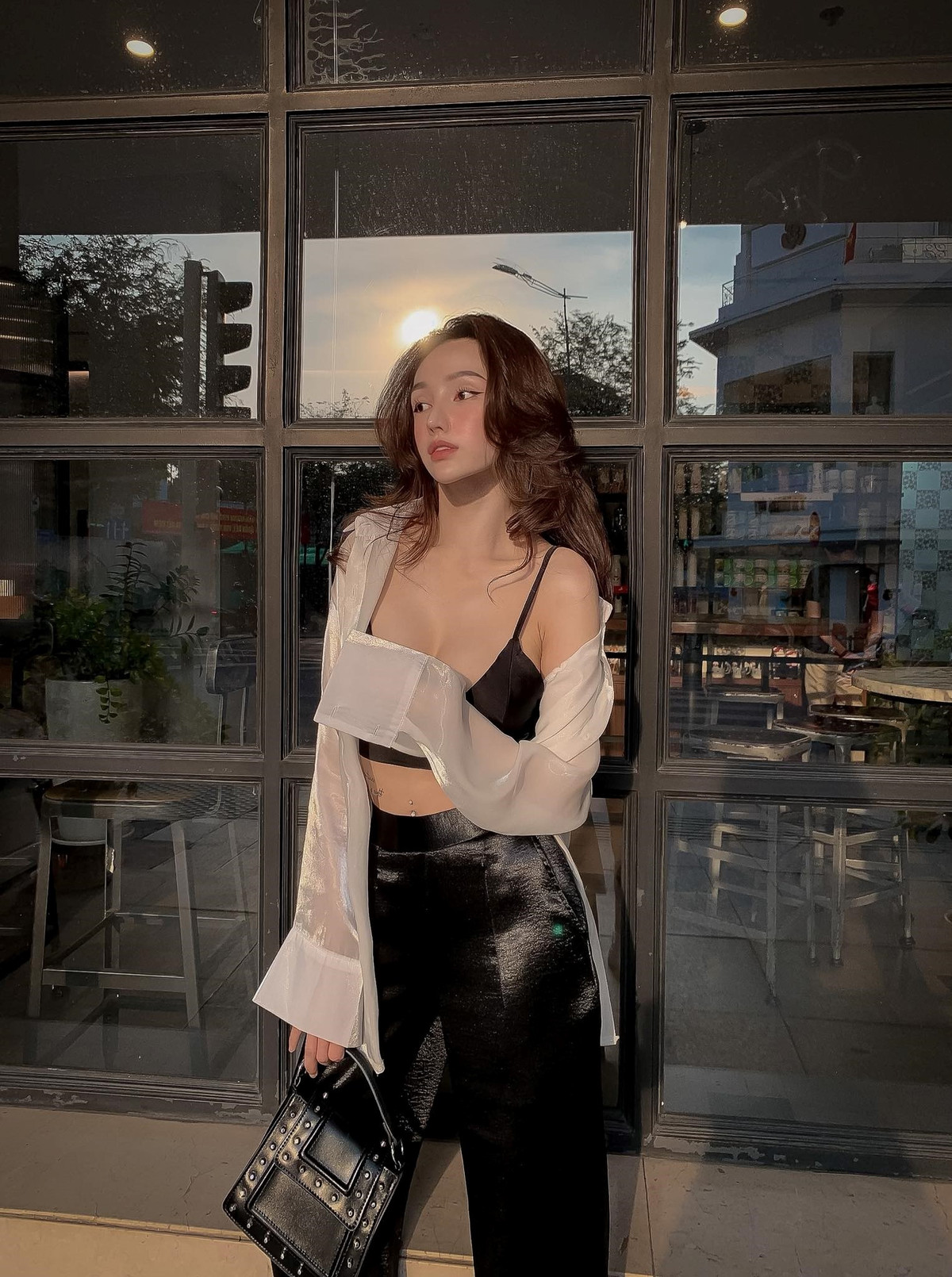 Nhưng để có được ngoại hình xuất sắc như bây giờ, Nhật Ái đã trải qua không ít tốn kém về tiền bạc và đau đớn về thể xác. Ảnh: Tổng hợp