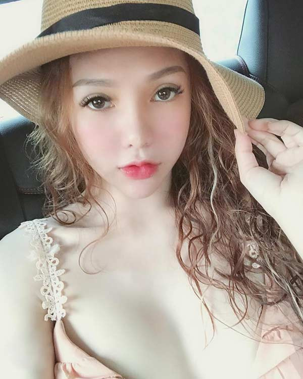 Có được ngoại hình hoàn hảo, cuộc sống của Nhật Ái cũng thay đổi hoàn toàn, cô được nhiều người yêu mến và biết đến, công việc kinh doanh trở nên thuận lợi hơn.