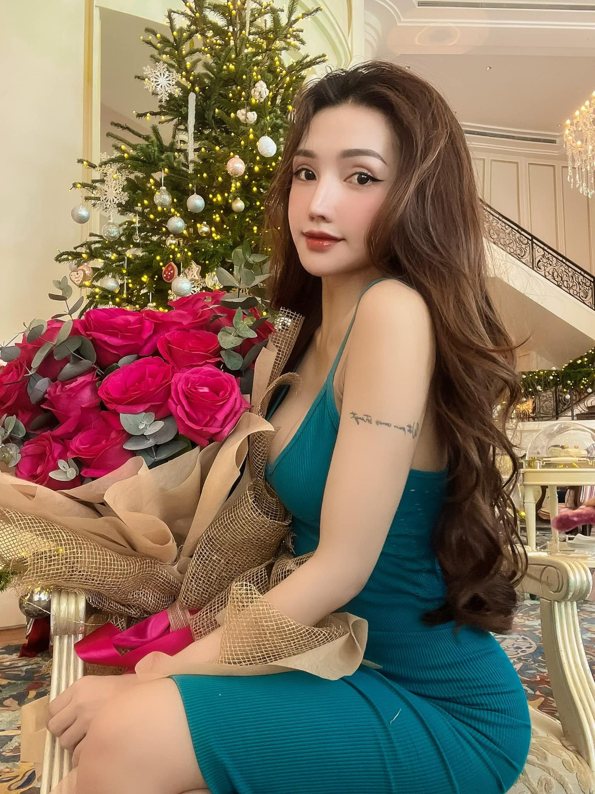 Hiện tại, Nhật Ái đã trở nên xinh đẹp và được nhiều người gọi là “búp bê sống”, “siêu phẩm thẩm mỹ”,...