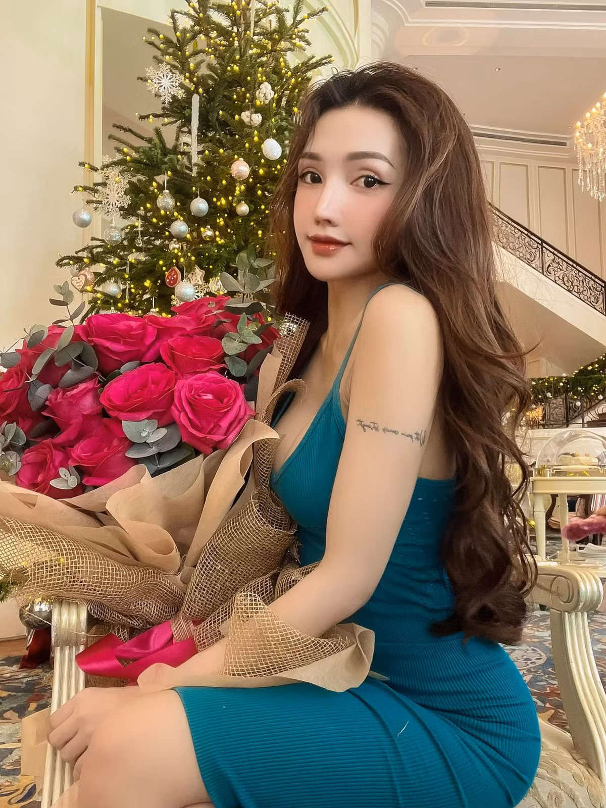 Hiện tại, Nhật Ái đã trở nên xinh đẹp và được nhiều người gọi là “búp bê sống”, “siêu phẩm thẩm mỹ”,...