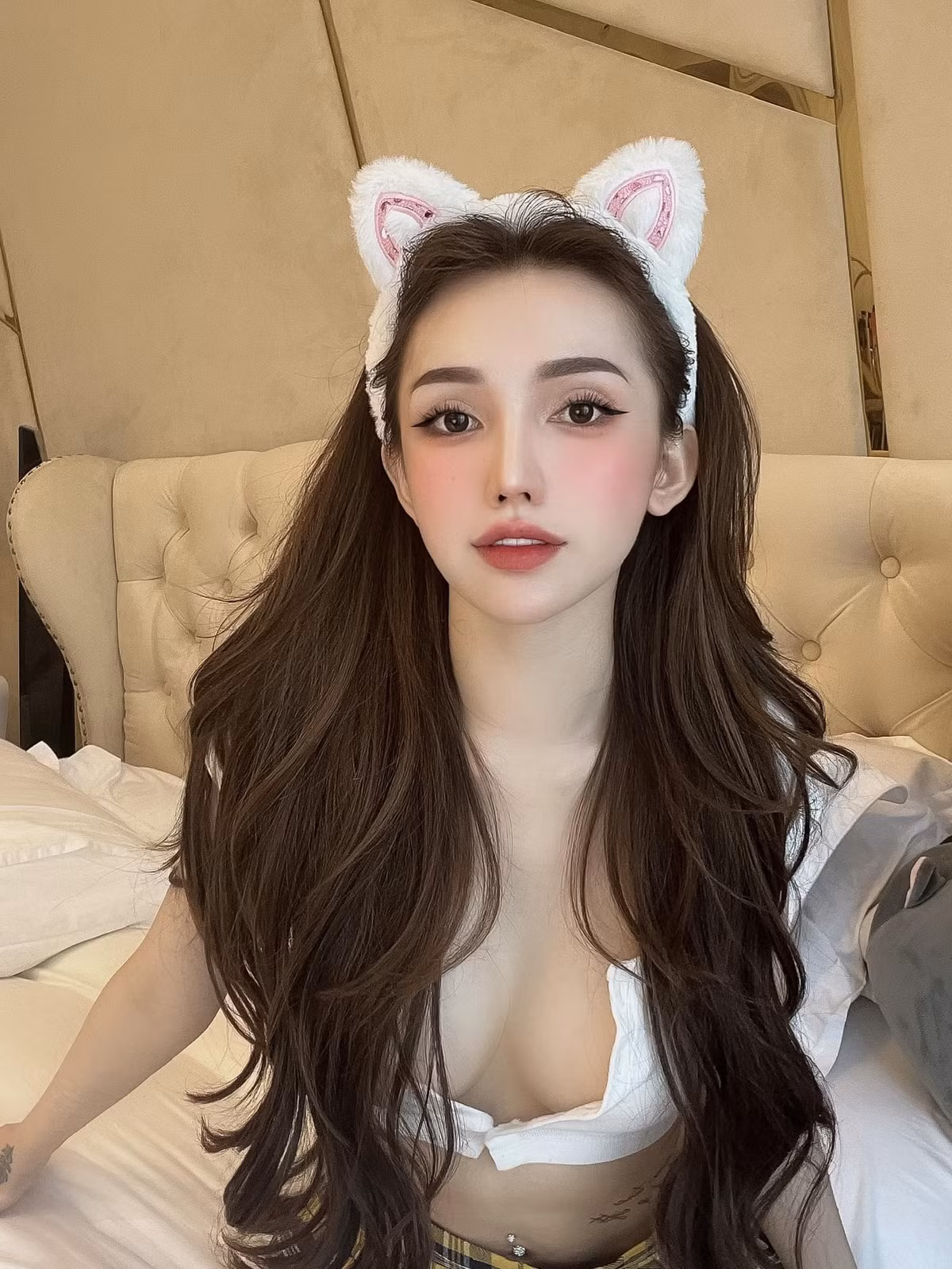 Sau khi lột xác thành công, “cô gái xấu xí” ngày nào đã trở thành một hot girl xinh đẹp.