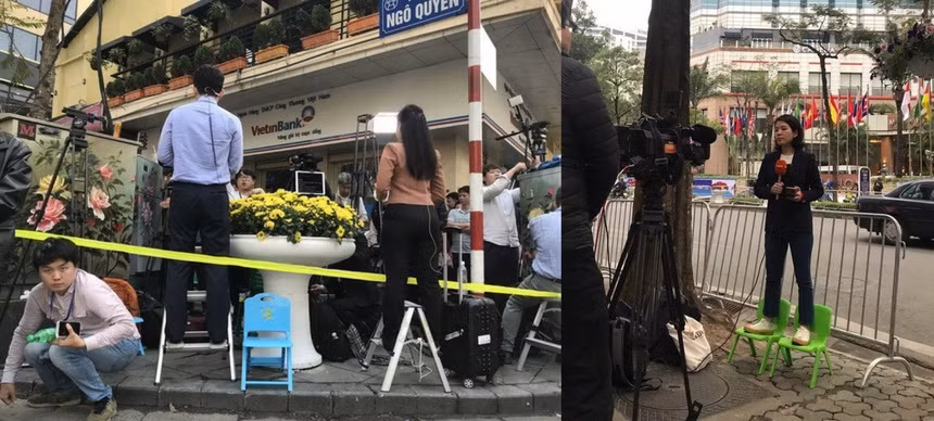 Phóng viên các đài truyền hình đều thực hiện phóng sự trực tiếp ngay trên đường phố. Để có được góc quay đẹp, các BTV phải đứng lên trên thang ngắn hoặc các ghế nhựa thấp. Ảnh: Tổng hợp