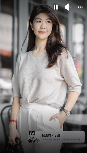 Những khoảnh khắc trong công việc và cuộc sống được Huỳnh Lý Đông Phương chia sẻ trên Facebook.