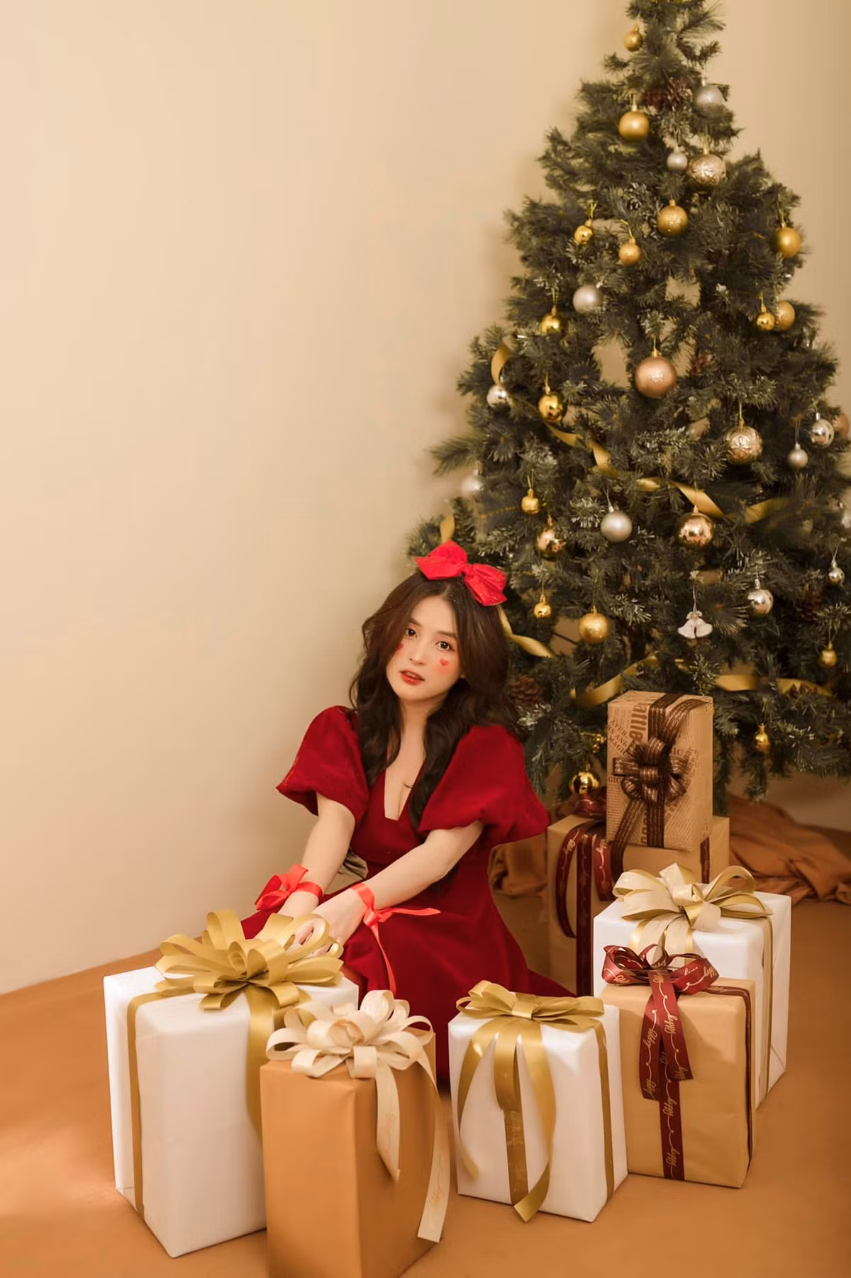Vốn dĩ sở hữu nhan sắc đáng yêu nên bộ ảnh đón Giáng Sinh này của Thảo Nari nhanh chóng nhận về tương tác khá lớn.