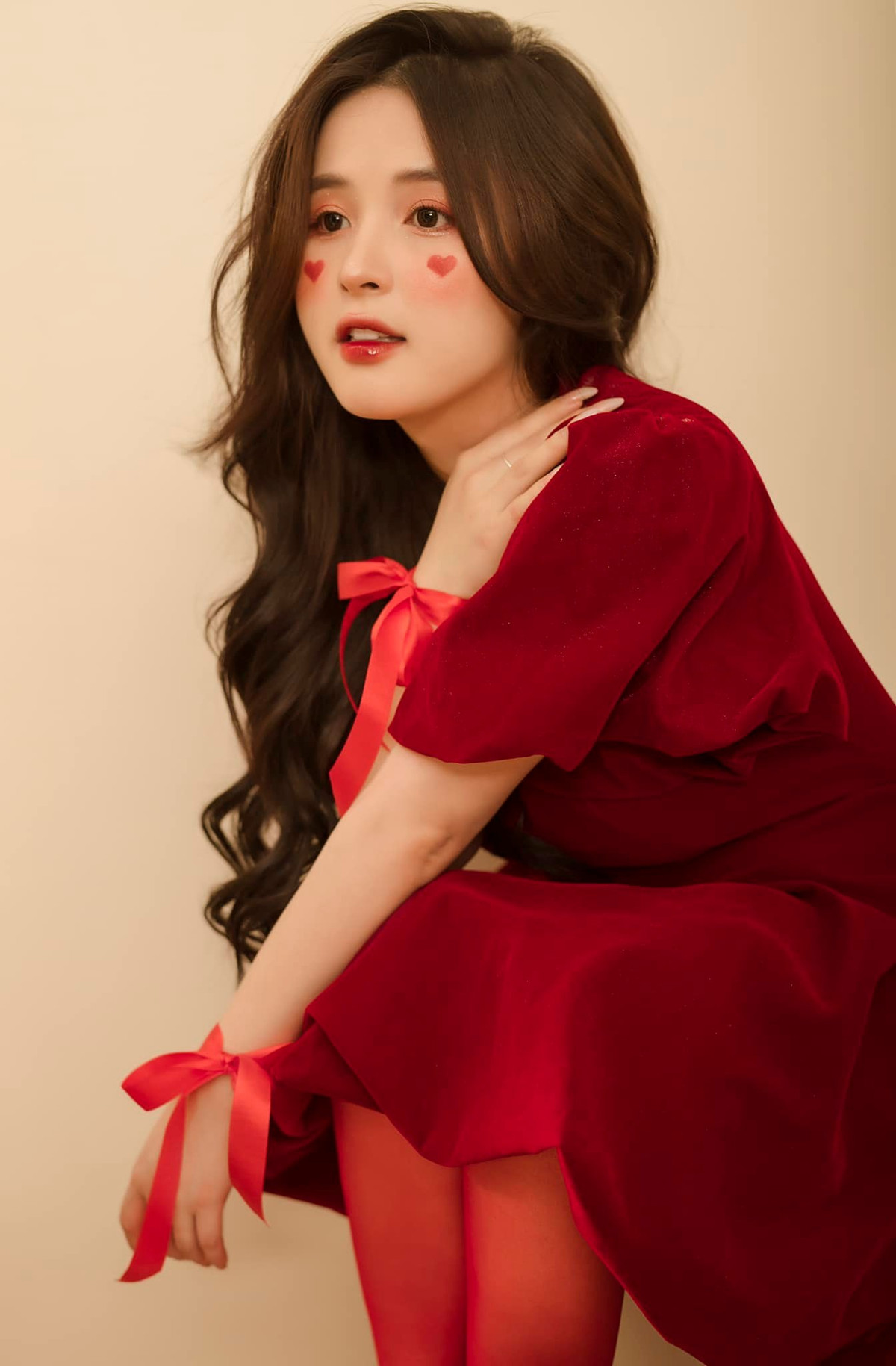 Mỗi bức hình cô chia sẻ trên mạng xã hội thu hút hàng nghìn lượt "thả tim". Ảnh: FBNV