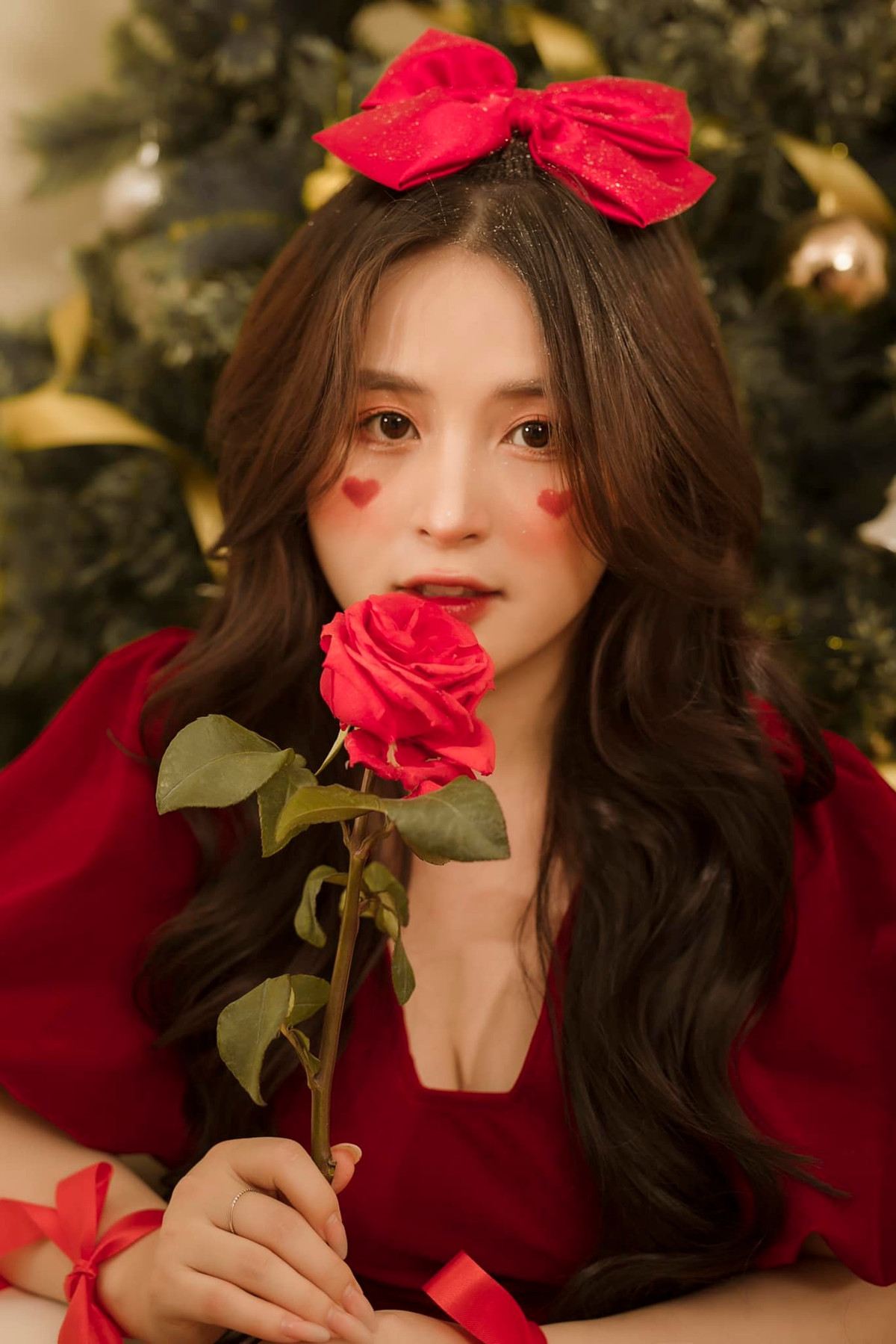 Thảo Nari khá kín tiếng về đời tư. Cô chỉ chia sẻ trên mạng xã hội những bức ảnh "selfie" xinh đẹp hoặc hình ảnh liên quan đến công việc.