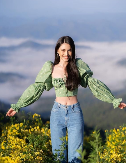 Nhiều người còn cho rằng Mai Davika chính là sao nữ có vòng eo nhỏ nhất châu Á, đến các “thánh body” BLACKPINK cũng phải chào thua.