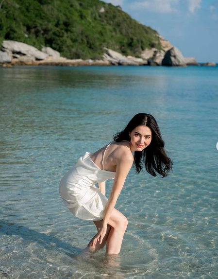 Nhờ vòng eo vô thực, mỗi lần Mai Davika khoe body trên MXH, cô nàng đều nhận được hàng trăm ngàn lượt like.