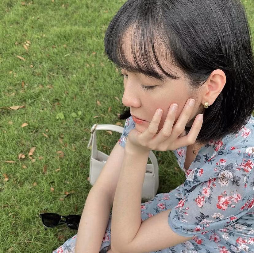 Có thể thấy, dù trước đó Hải Tú từng là "nàng thơ" của Sơn Tùng, từ khi vướng vào lùm xùm "trà xanh" và ở ẩn, đến khi quay trở lại thì phần lớn netizen không còn đón nhận cô nhiệt tình như trước.