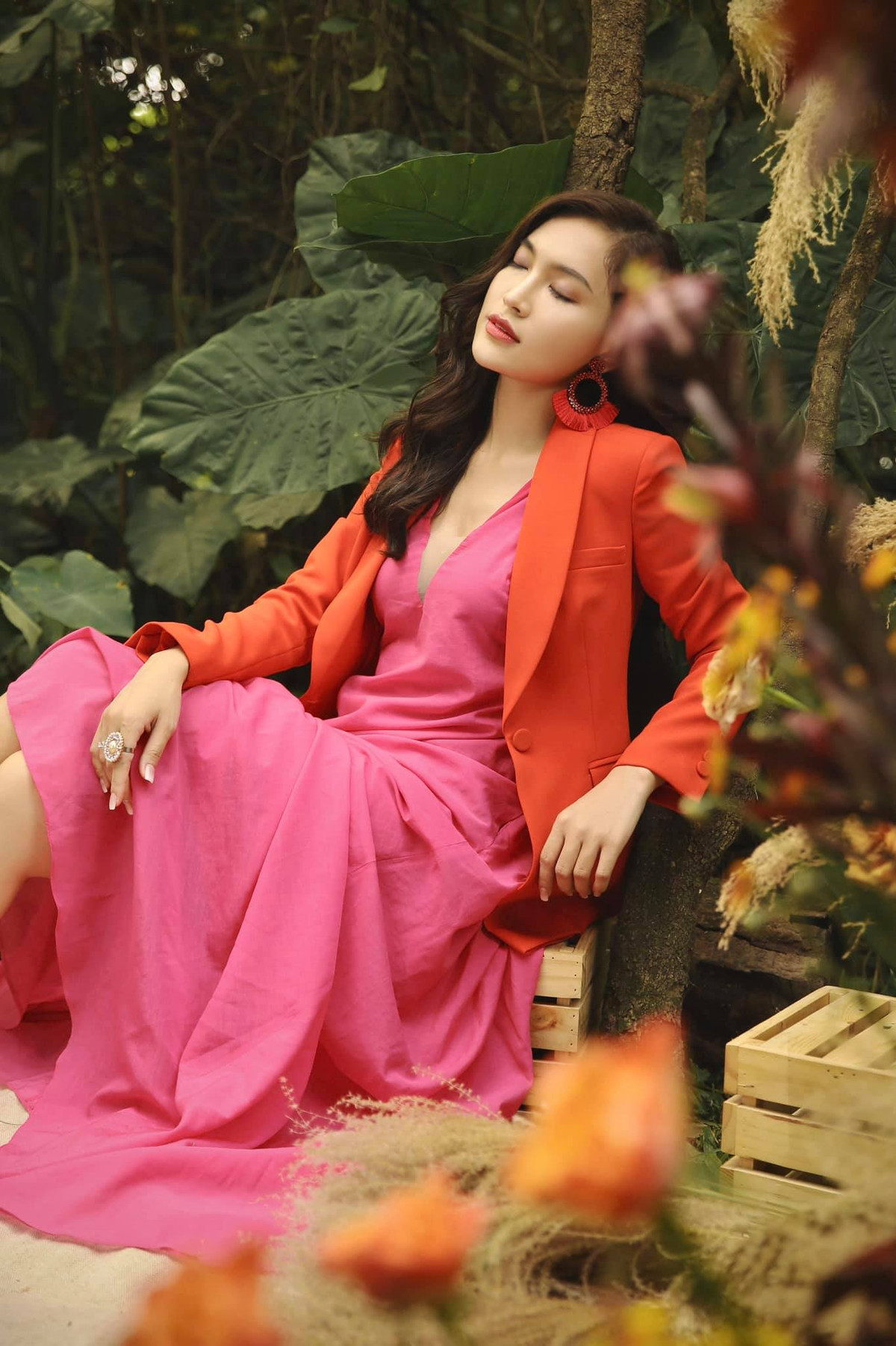 Ngoài ra, trên trang cá nhân cô cũng thường xuyên chia sẻ hình ảnh về bản thân, về những chuyến du lịch ở cả trong và ngoài nước.