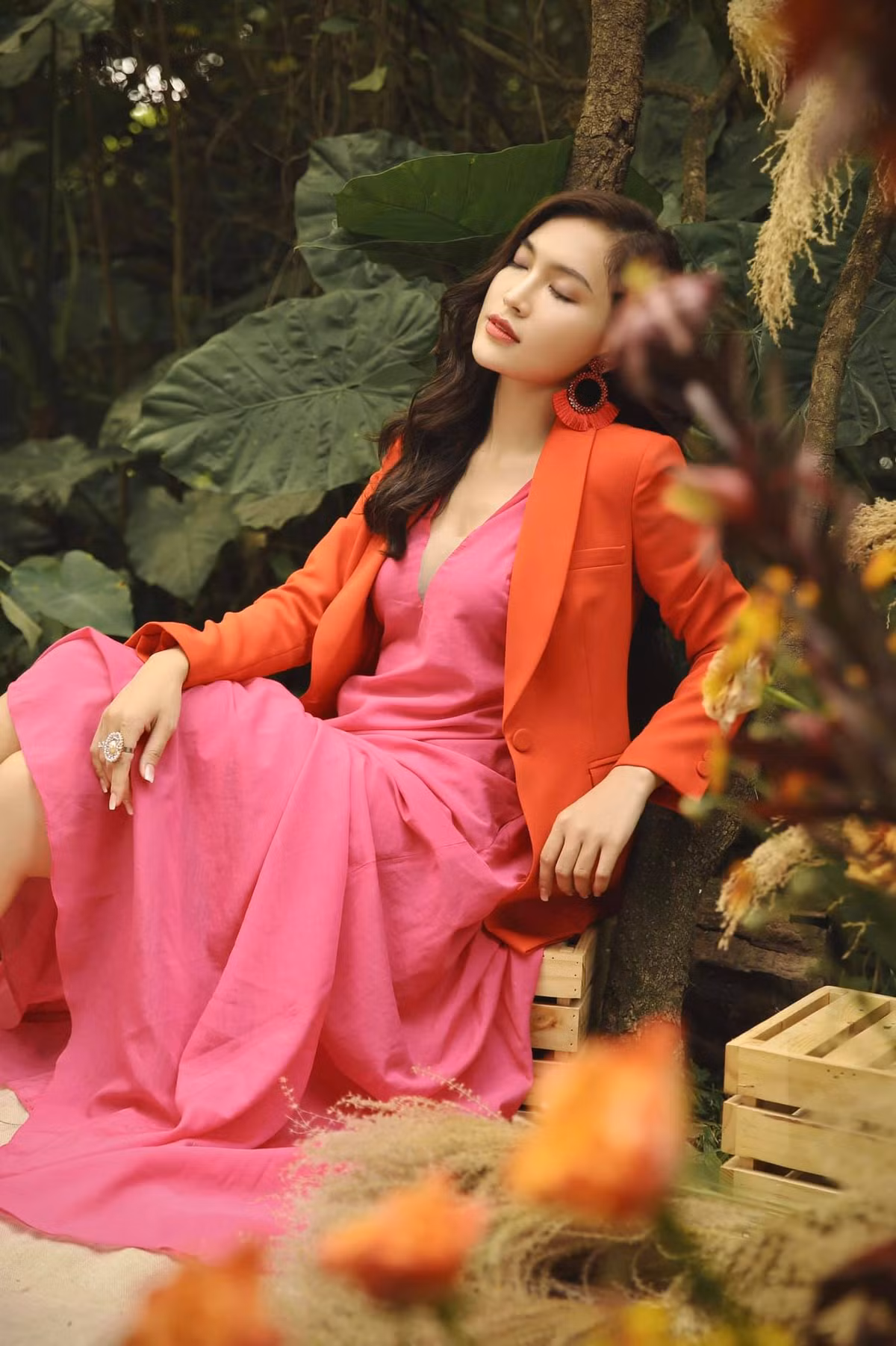 Ngoài ra, trên trang cá nhân cô cũng thường xuyên chia sẻ hình ảnh về bản thân, về những chuyến du lịch ở cả trong và ngoài nước.