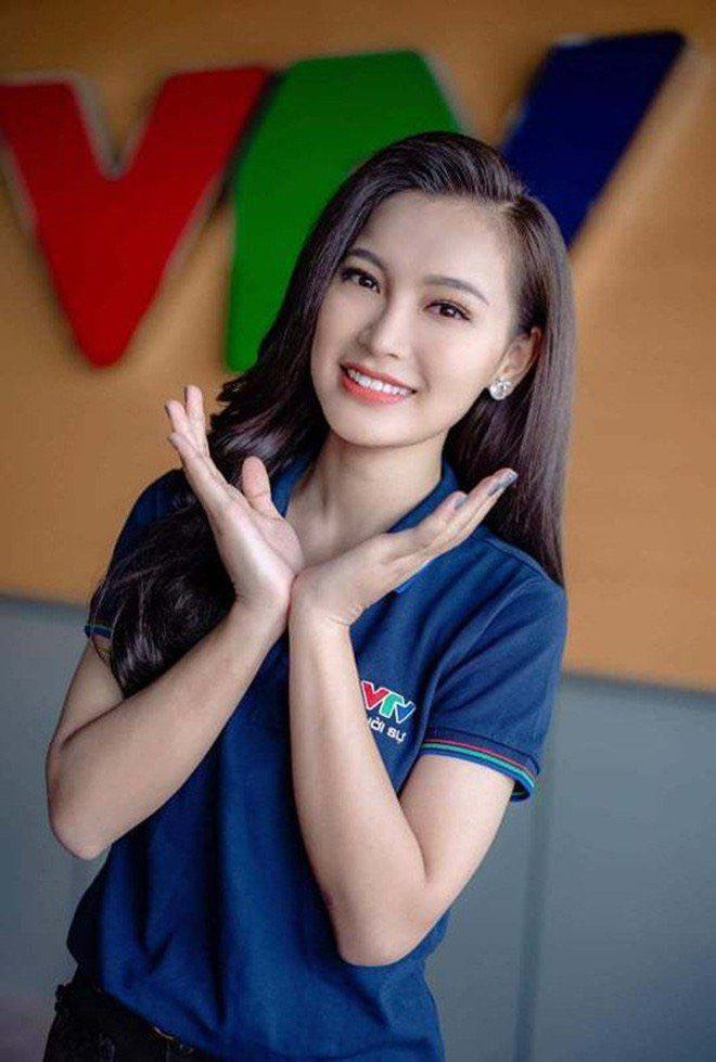 Linh Thủy bắt đầu làm việc tại Đài VTV từ năm 2014, sau khi cô tốt nghiệp Đại học Ngoại thương.