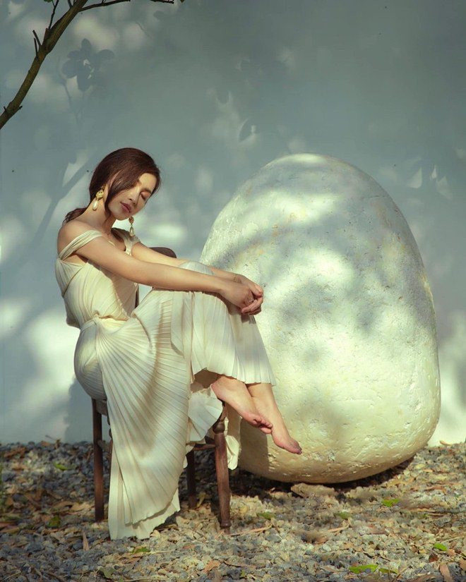 Những hình ảnh nghệ thuật của Linh Thủy được netizen khen ngợi hết lời.