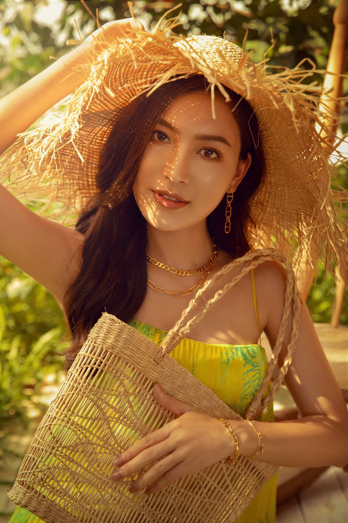 Sau khi lấy bằng cử nhân chất lượng cao Đại học Ngoại Thương Hà Nội, cô học lên Thạc sỹ và vinh dự đạt danh hiệu thủ khoa Thạc sỹ Điều hành cao cấp EMBA4.