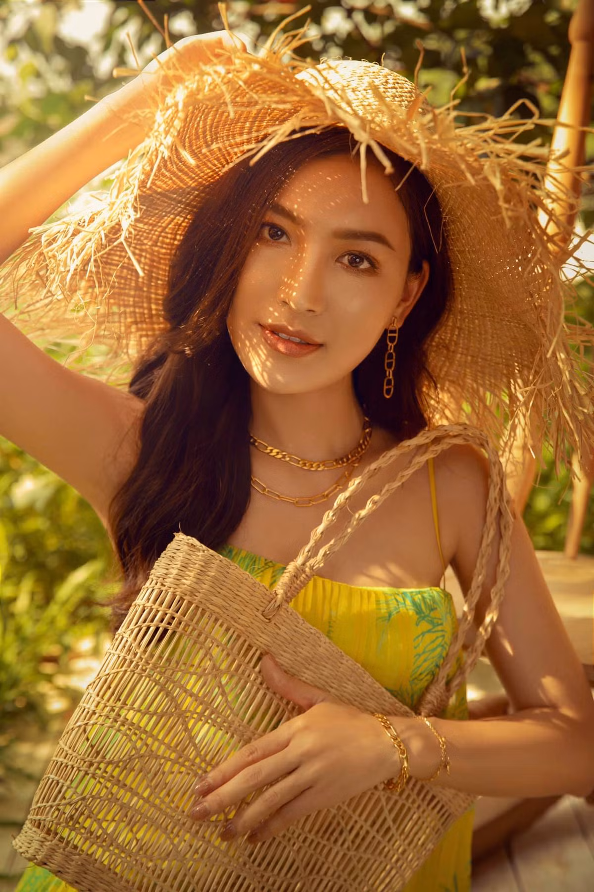 Sau khi lấy bằng cử nhân chất lượng cao Đại học Ngoại Thương Hà Nội, cô học lên Thạc sỹ và vinh dự đạt danh hiệu thủ khoa Thạc sỹ Điều hành cao cấp EMBA4.