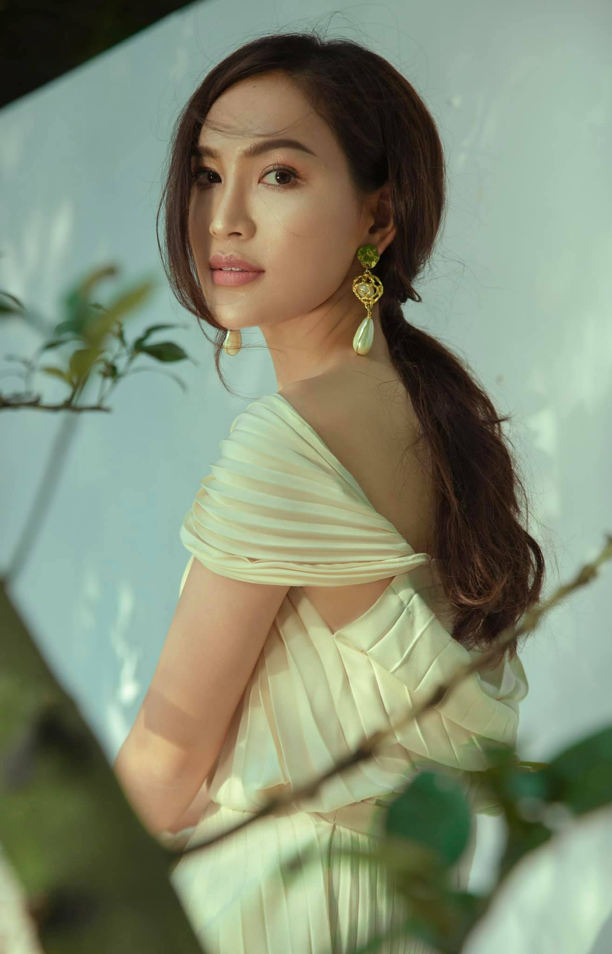 Không chỉ xinh đẹp mà cô còn có học vấn khủng khiến nhiều người ngưỡng mộ.