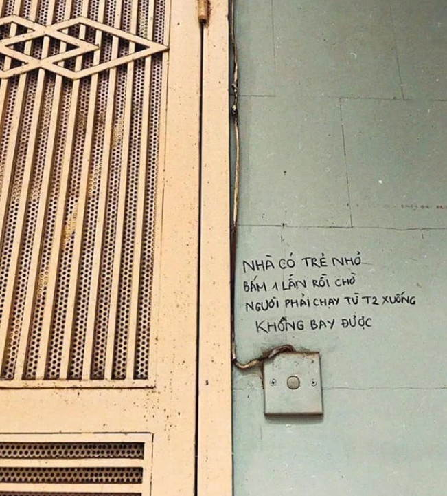 Bên cạnh những biển báo đúng quy chuẩn thì có nhiều biển báo độc đáo, thậm chí cực hài hước khiến ai nhìn cũng sẽ phải bật cười.