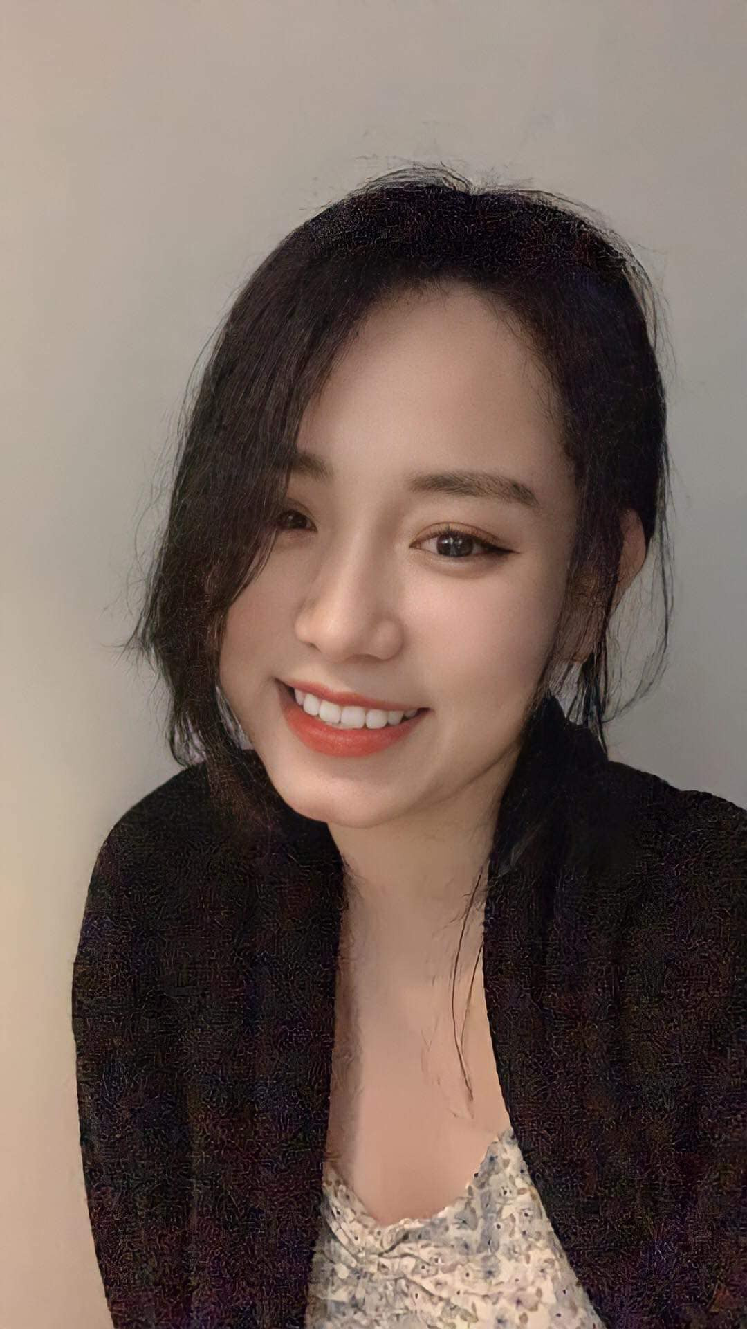 Tuy nhiên, kể từ khi nổi tiếng, cô giáo Minh Thu cũng dính khá nhiều thị phi.