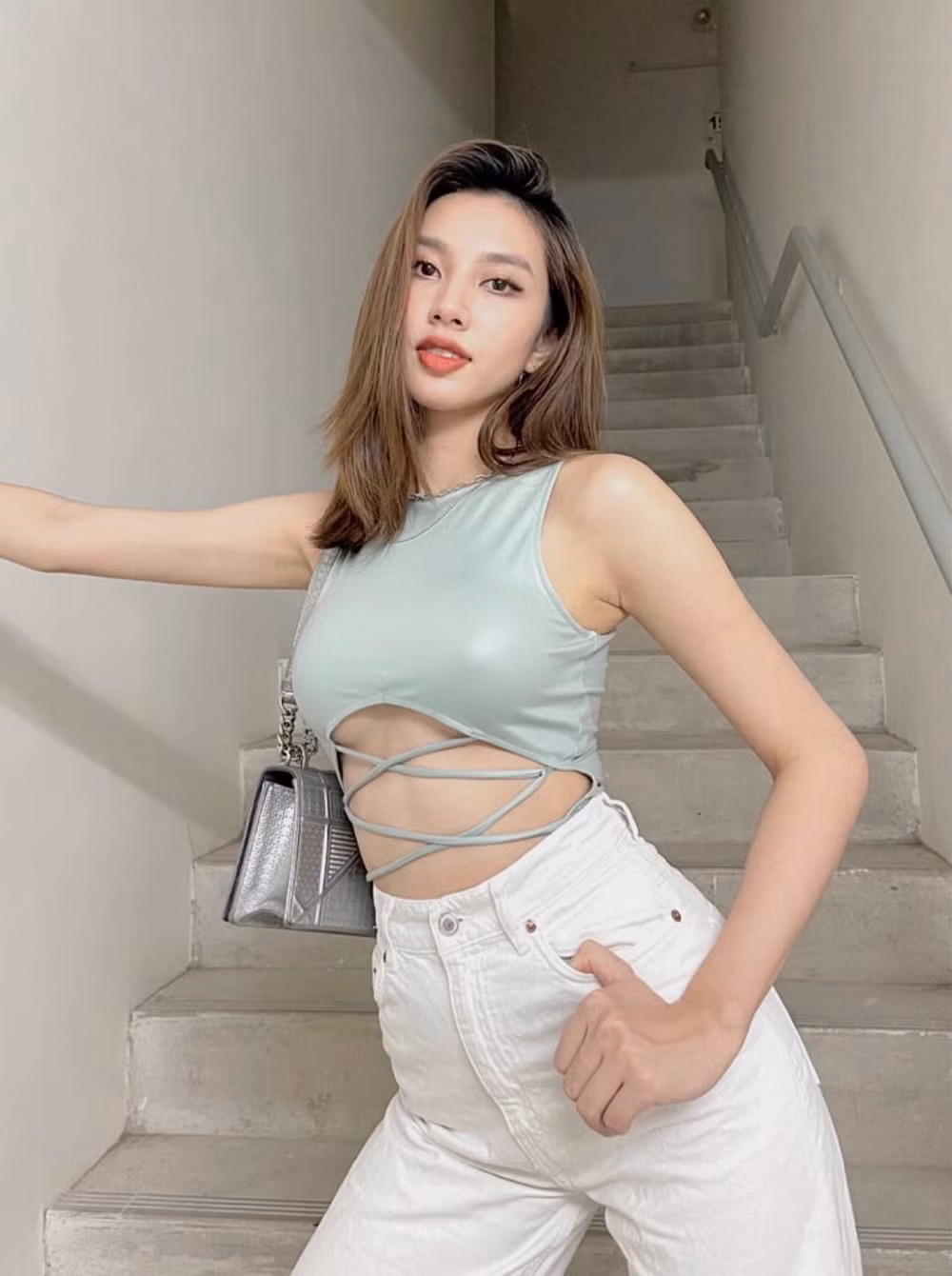 Bỏ qua hình ảnh một tân Hoa hậu dịu dàng, quyền lực thì Thùy Tiên cũng có sở thích rất bình dị như nhiều người hâm mộ bóng đá nước nhà khác.