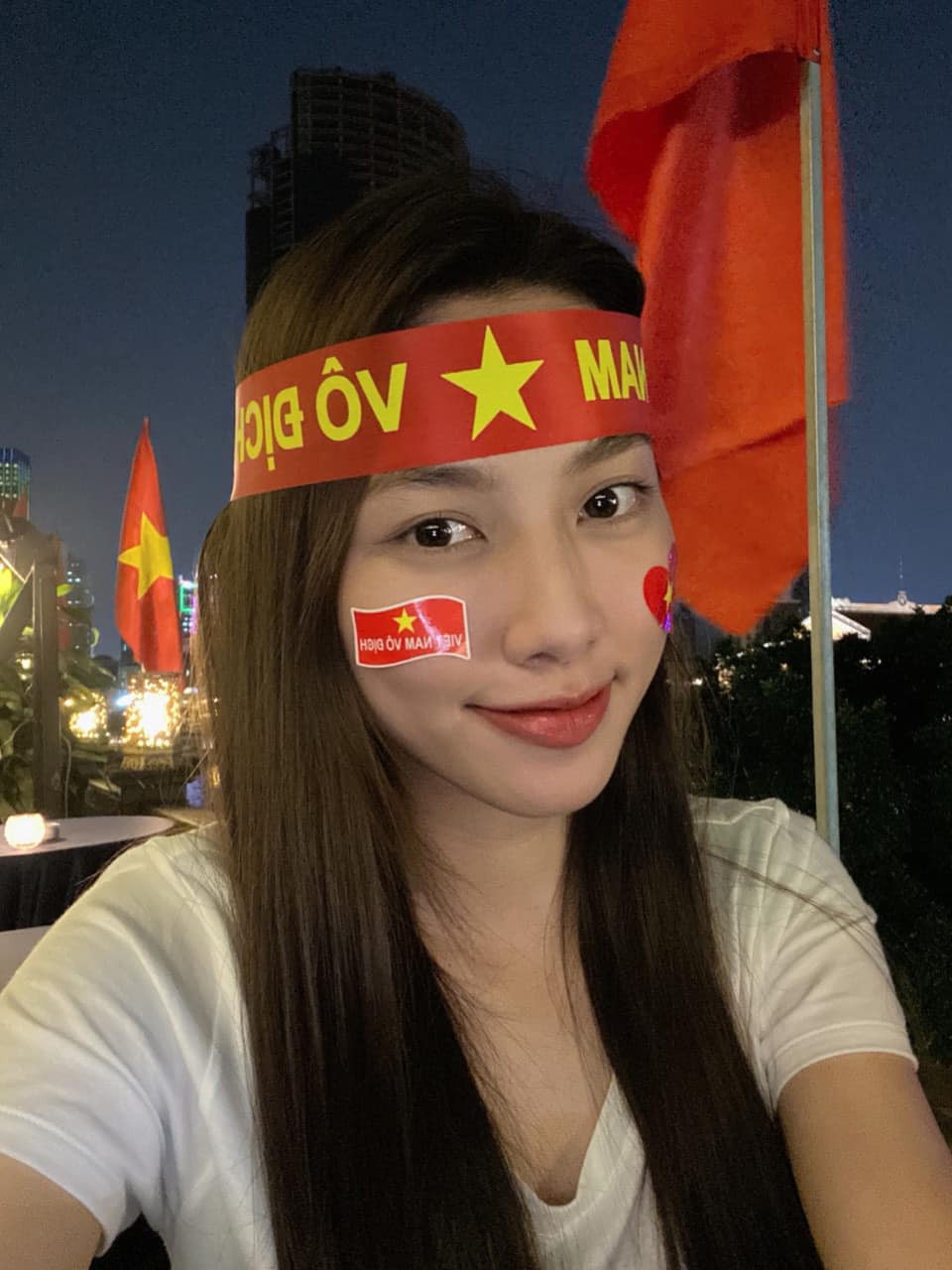 Hình ảnh tươi tắn, rạng rỡ của Tân Hoa hậu Hoà Bình Thế giới đã được đông đảo cư dân mạng Việt khen ngợi.