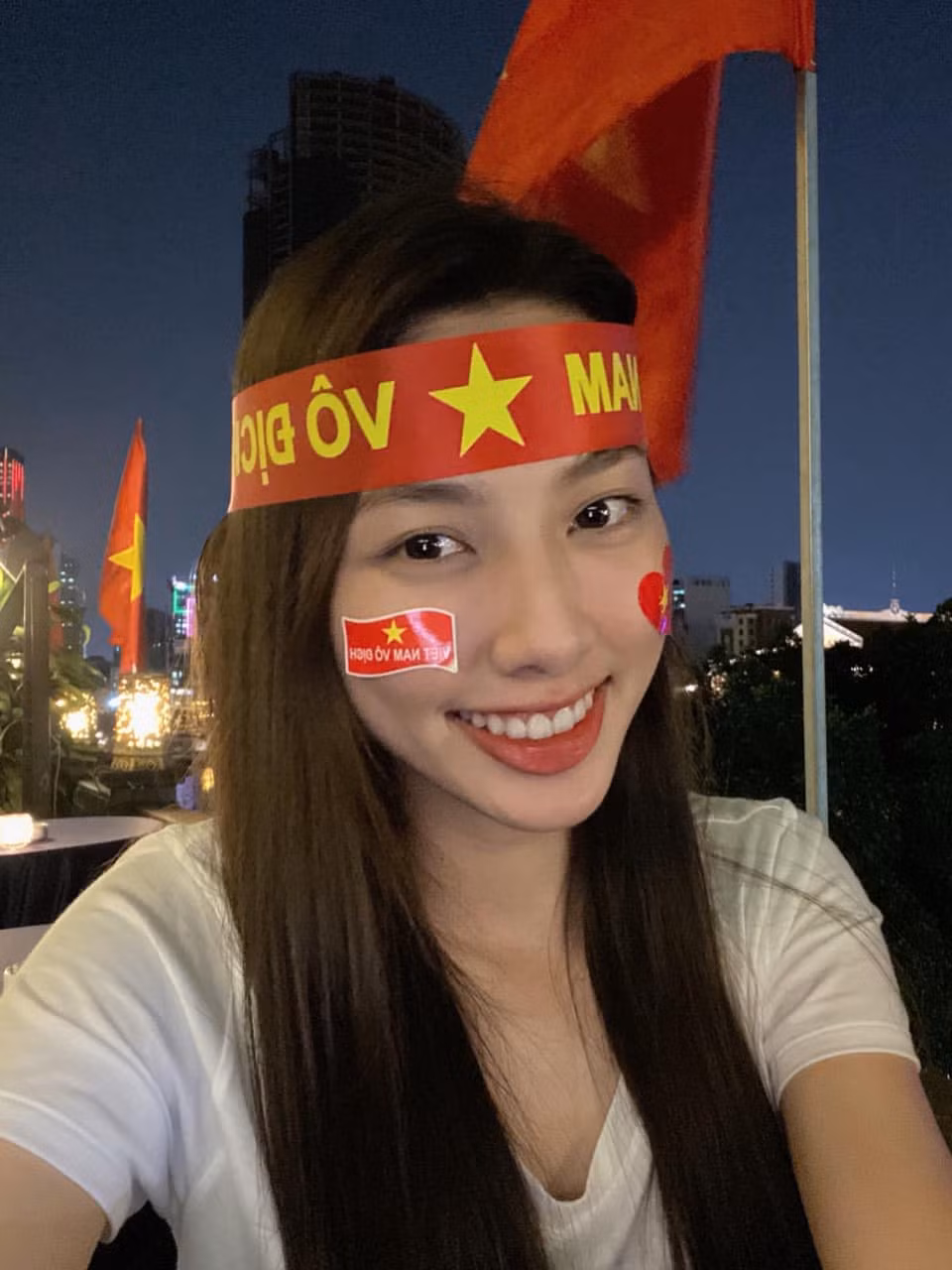 Được biết, Thuỳ Tiên cũng là một fan cuồng của bóng đá. Trong những lần thi đấu của đội tuyển quốc gia Việt Nam, Thùy Tiên thường xuyên gửi lời chúc chiến thắng đến các chàng trai áo đỏ.