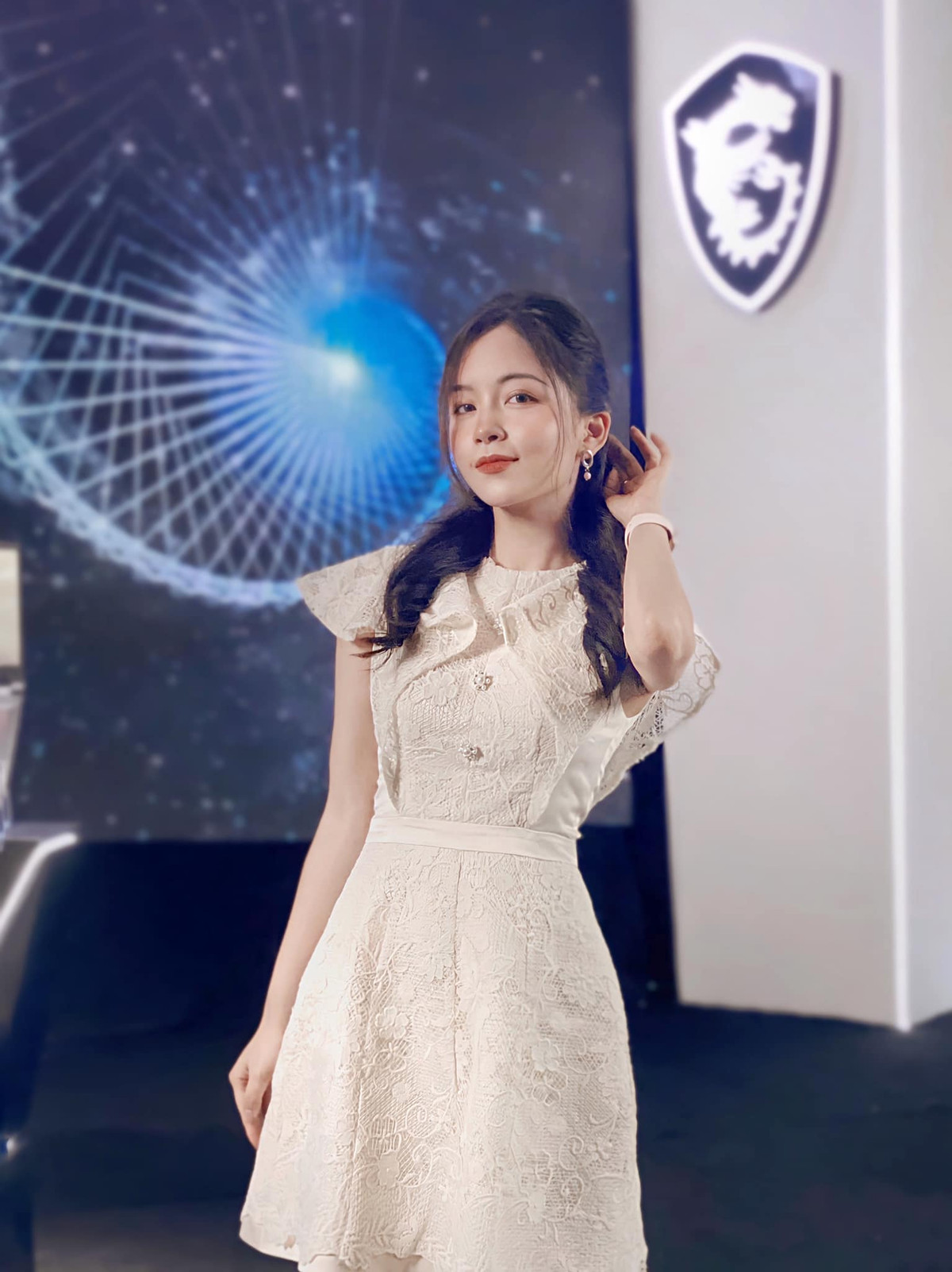 Nữ MC 9X chia sẻ, cô không ngại thay đổi để trở nên tốt hơn.