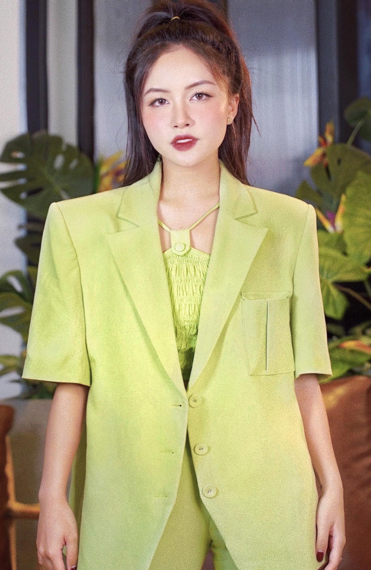 Người đẹp sinh năm 1998 từng dẫn nhiều giải đấu lớn nhỏ như PUBG Mobile Club Open Fall Split Vietnam 2019, PUBG Mobile Pro League 2020...