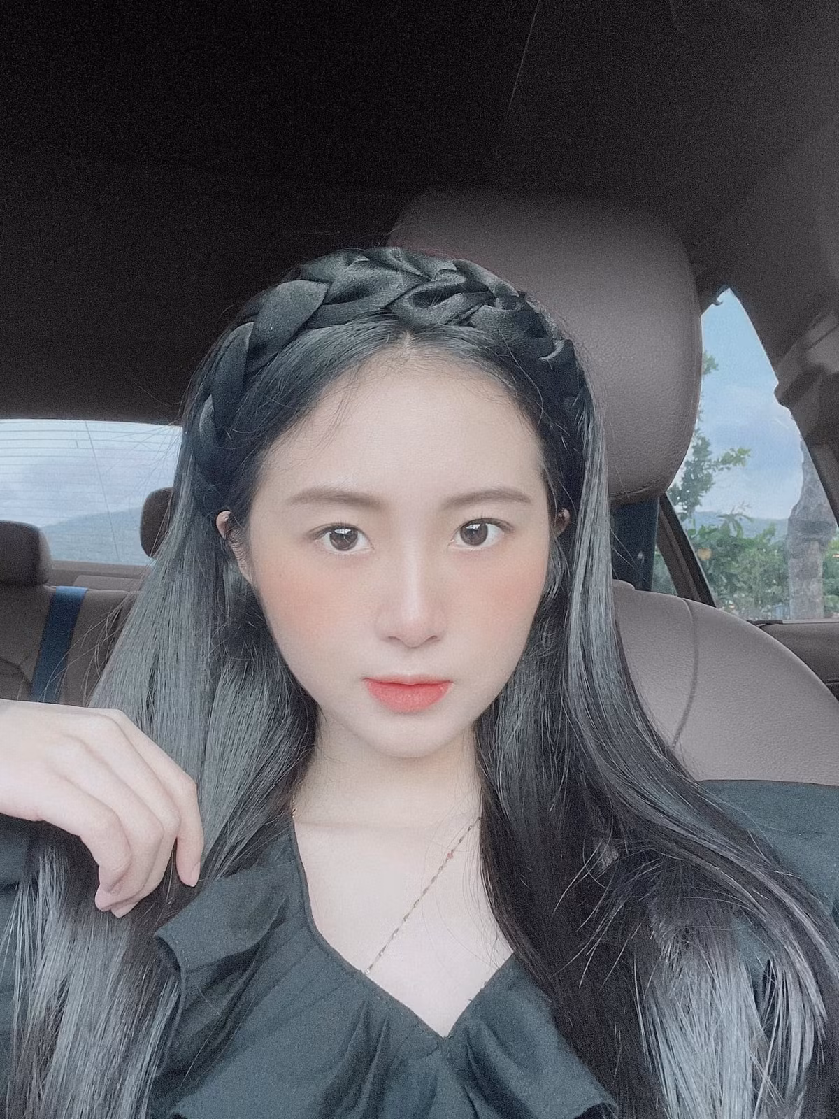 Sự nổi tiếng bất ngờ giúp Nhật Vy chỉn chu hơn từ cách ăn mặc đến cách ứng xử.