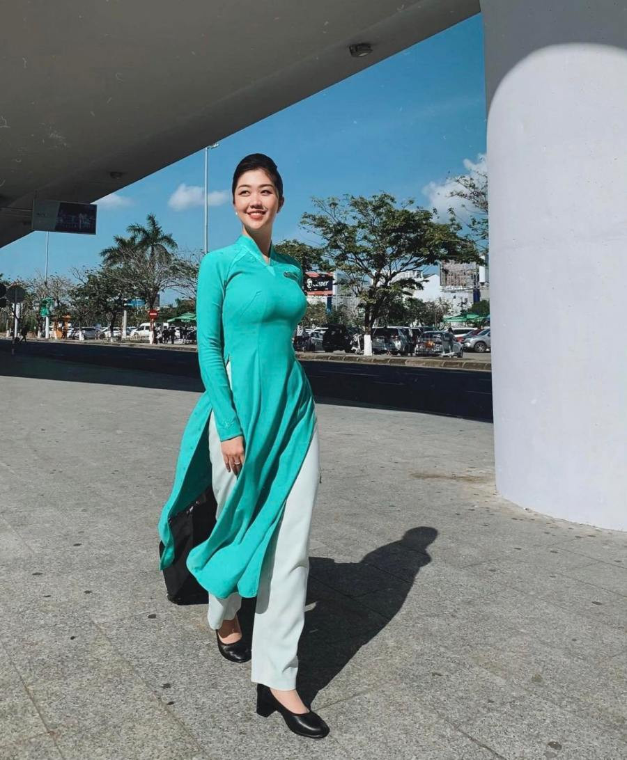 Tôn Nữ Nam Phương được mệnh danh là hot girl hàng không nhờ sở hữu nhan sắc xinh đẹp đến "phát hờn".