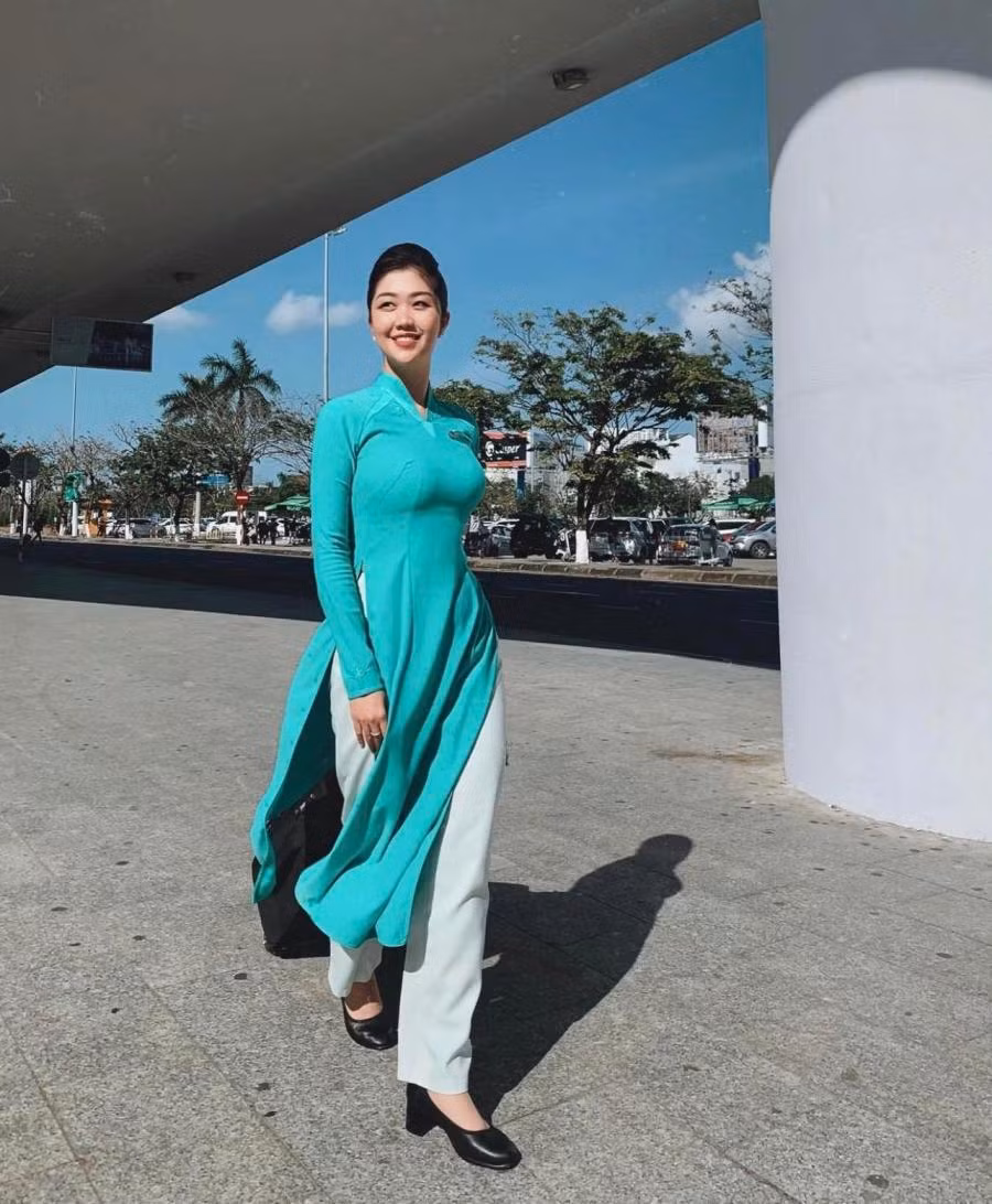 Tôn Nữ Nam Phương được mệnh danh là hot girl hàng không nhờ sở hữu nhan sắc xinh đẹp đến "phát hờn".