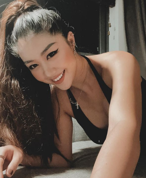 Nhan sắc trẻ trung đáng ngưỡng mộ của Nam Phương, ở cô luôn tỏa ra nét dịu dàng, duyên dáng và thanh lịch.