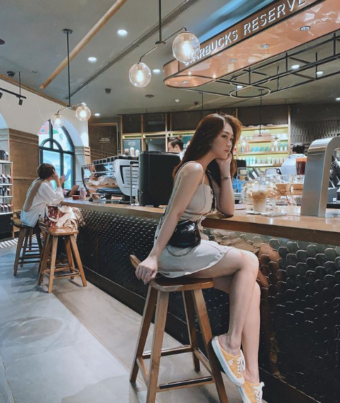 Nam Phương sở hữu nụ cười rạng rỡ, vẻ đẹp sắc sảo và một thân hình săn chắc.