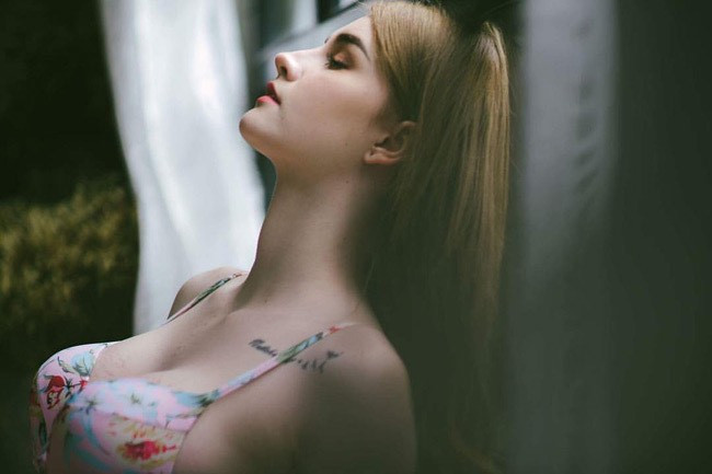 Jessie Vard là " thiên thần lai" được biết đến với biệt danh "nữ thần tắm suối".