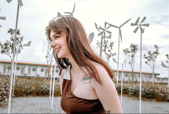 Có thể thấy, hot girl 9X hiện tại vẫn theo đuổi phong cách gợi cảm nhưng có sự tiết chế hơn trước.