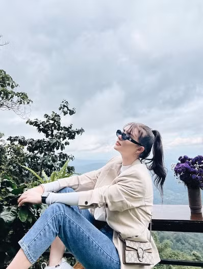 Sau nhiều năm nổi tiếng, cuộc sống của "nữ thần tắm suối" nóng bỏng nhất Thái Lan có nhiều thay đổi.