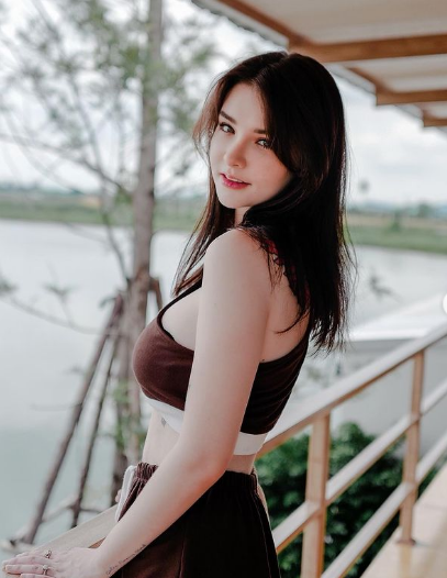 Ở tuổi 22, Jessie Vard được coi là người mẫu - thần tượng nổi tiếng ở xứ sở chùa Vàng.