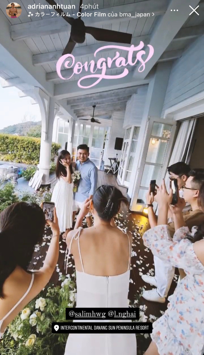 Những người bạn đều mặc dress code trắng, phần trang trí của buổi tiệc cũng được chuẩn bị cực kỳ kỹ lưỡng.