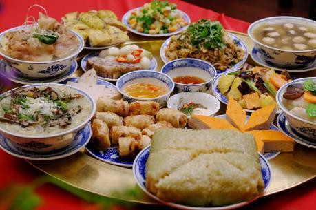 Từ việc chúc Tết đến dọn dẹp nhà cửa, cư dân mạng còn hoang mang tột độ với những món ăn không thể quen hơn vào mỗi dịp Tết.