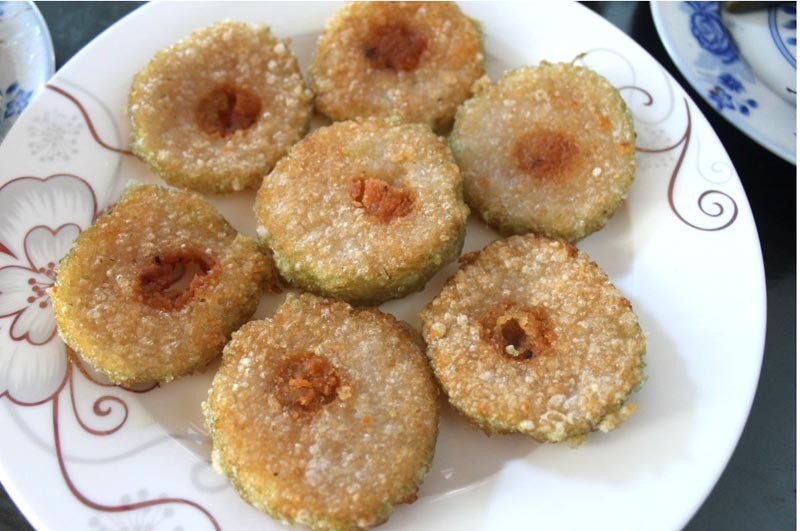 Không thể phủ nhận rằng Tết mà không có bánh Chưng dường như cũng mất đi không khí năm mới 1 phần nào đó. Quanh đi quẩn lại mấy chục cái bánh chưng, ăn luộc ngán rồi thì chuyển sang rán "đổi vị".