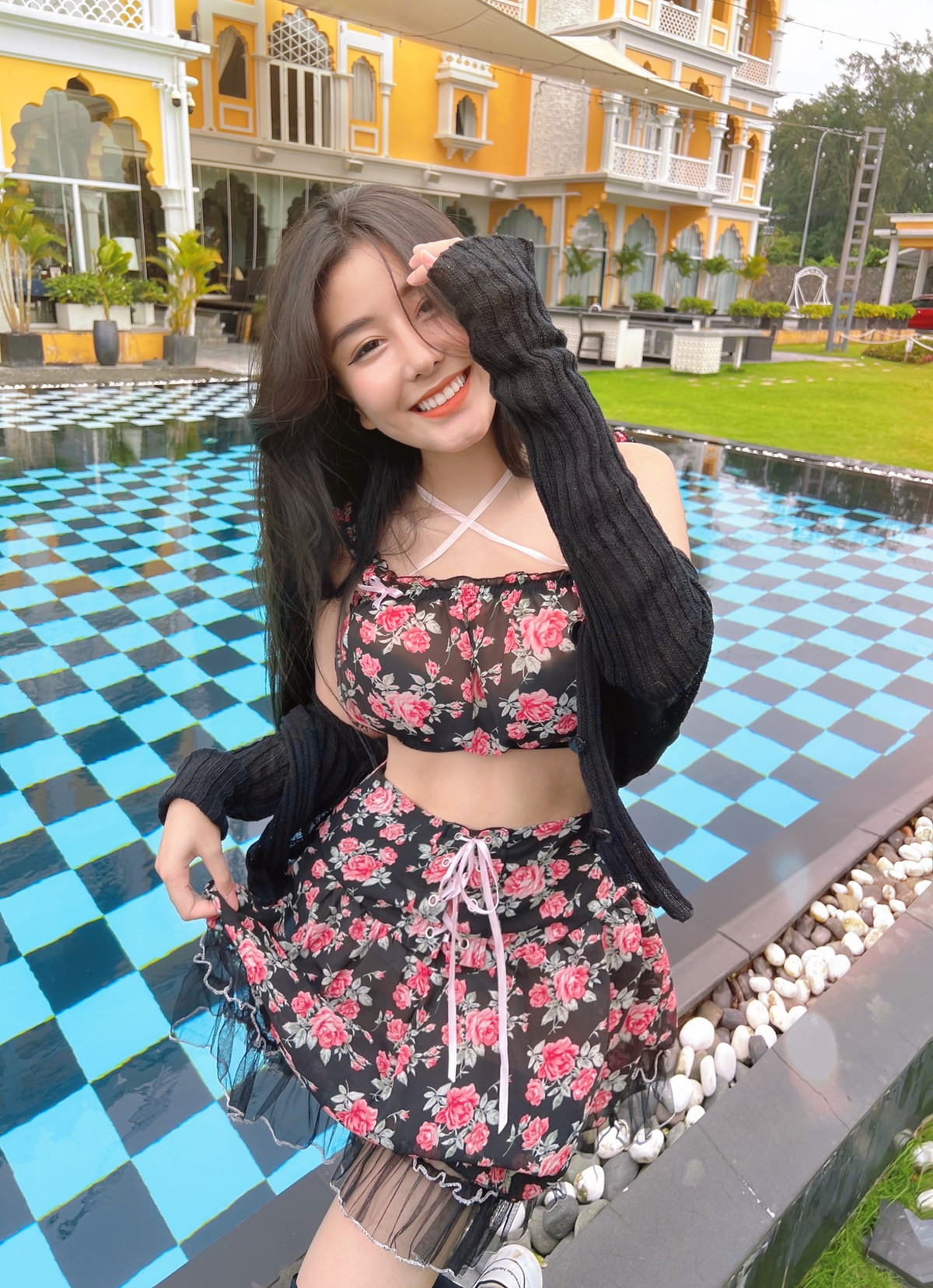 Phong cách thời trang thường ngày của hot girl Sài thành cũng gây ấn tượng mạnh.