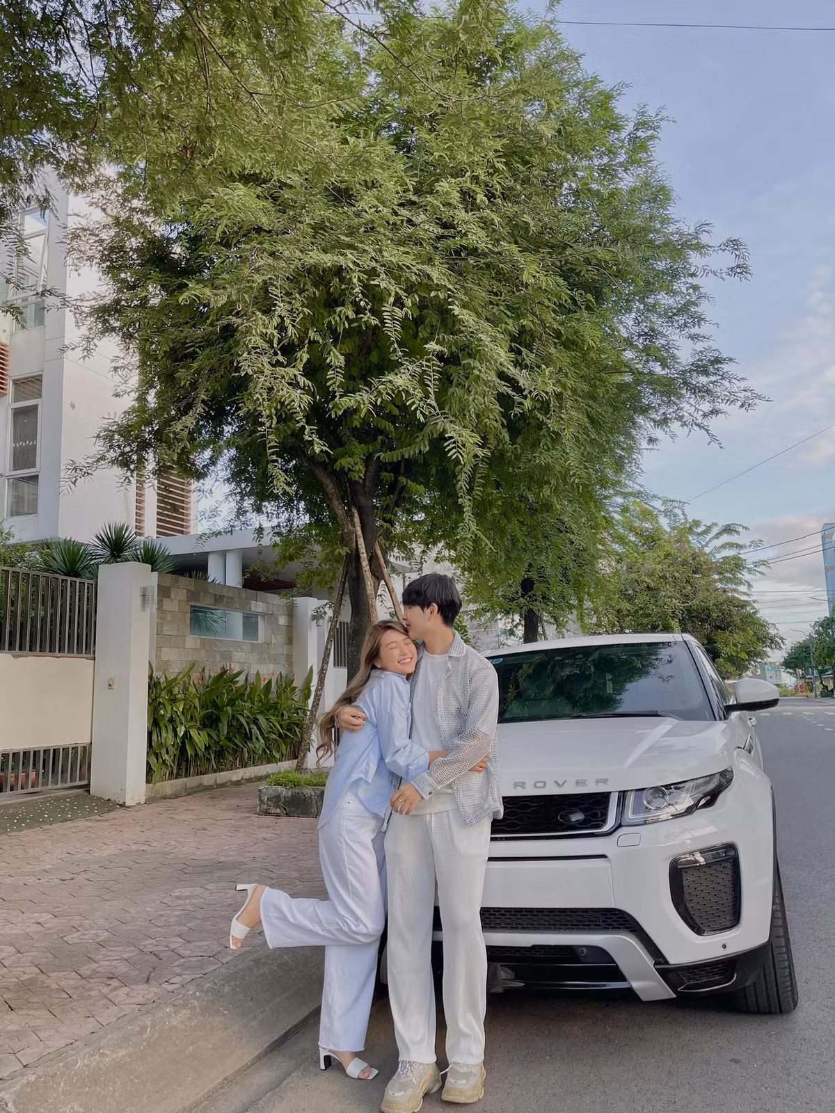 Nhiều netizen lúc đó cũng soi ra, kể từ sau khi có cơ hội được hợp tác cùng Sơn Tùng ở một dự án phim ngắn, An Vy đã có nhiều động thái lạ như ít tham gia hoạt động cùng nhóm.