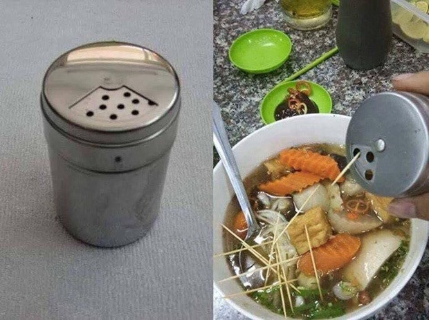 Đây quả thực là tình huống trớ trêu khi lọ tăm và lọ đựng hạt tiêu y hệt nhau.