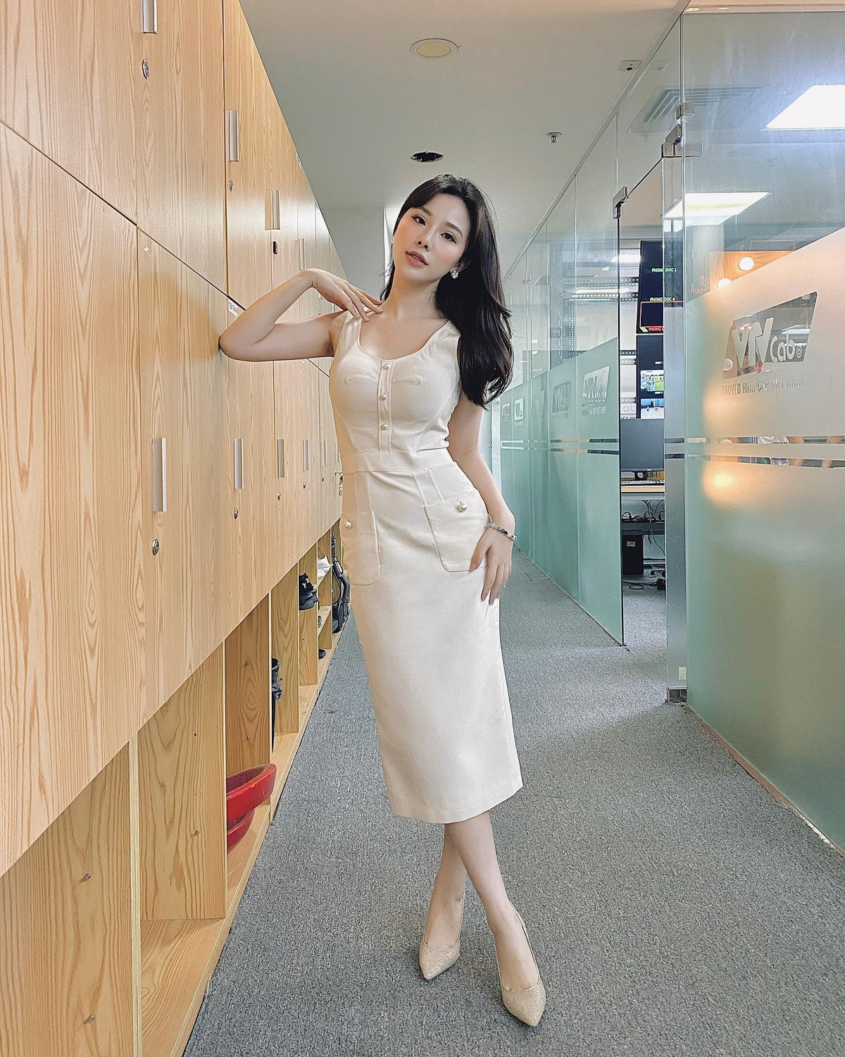 Gương mặt xinh đẹp và thân hình nóng bỏng của MC Minh Anh. Ảnh: FBNV