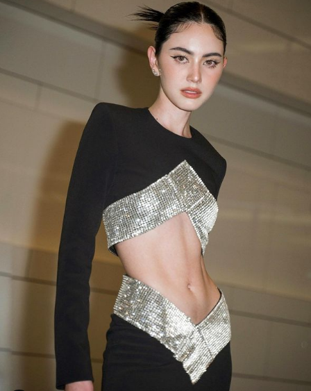 Thời gian qua, người hâm mộ "đứng ngồi không yên" khi "ma nữ Thái" liên tục thay đổi diện mạo.