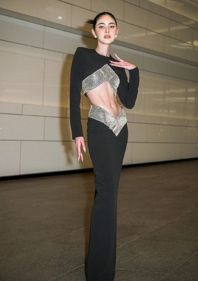 Mai Davika cao 1m75, cô là diễn viên hạng A của showbiz Thái Lan, đồng thời là siêu mẫu nổi tiếng.