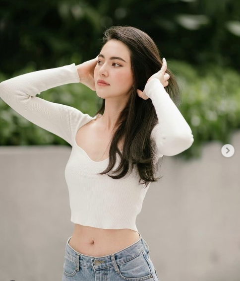 Mai Davika luôn biết cách gây bất ngờ với những tạo hình gợi cảm, khoe trọn lợi thế body đẳng cấp của mình.