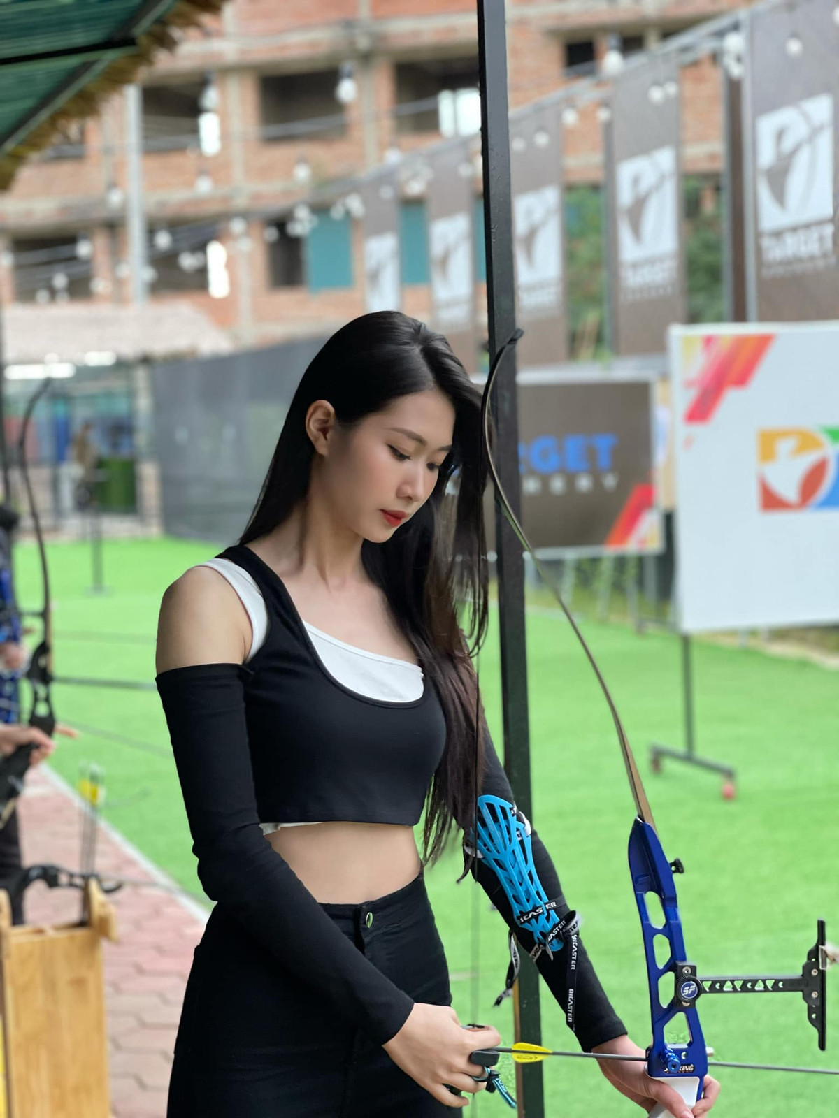 Sau khi hình ảnh được chia sẻ nhiều, danh tính của cô gái này cũng được tìm ra. Đó là Phạm Thị Ngọc Ánh (sinh năm 1999) đến từ Hà Nội.