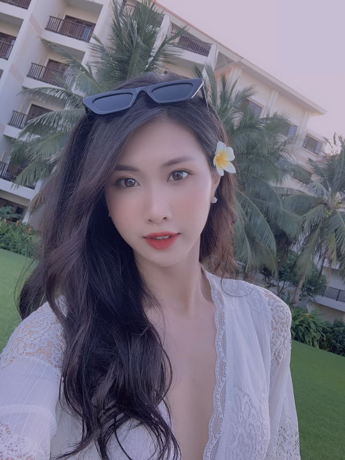 Để có được vóc dáng nuột nà và cân đối, người đẹp 9x cho rằng việc tập luyện và giữ chế độ ăn uống vô cùng quan trọng.