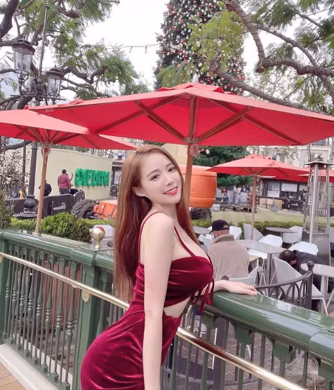 Lướt qua trang cá nhân Instagram của gái xinh Malaysia, nhiều người trầm trồ ngưỡng mộ những hình ảnh nóng bỏng, quyến rũ.