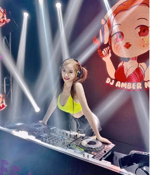 Ngoài tập gym, Amber Na dành thêm thời gian để học nhảy. Bởi việc tập nhảy cũng là cách vận động toàn thân giúp đốt cháy năng lượng hiệu quả.